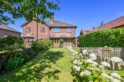 Trampers Lane, North Boarhunt, Fareham image